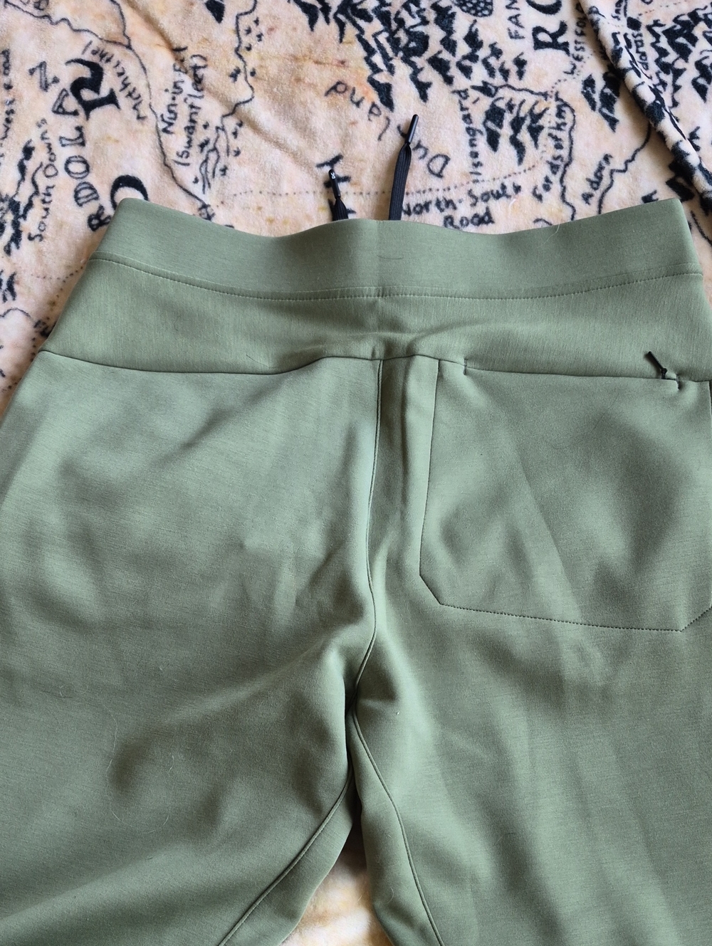 NWT On Running Taiga Sweat Pants Men Size Small Green Soft Joggers - Picture 12 of 13